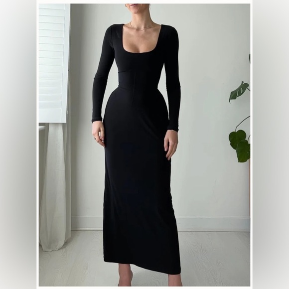 NWT AYM Studio Walter Reversible Maxi Dress Black Medium M - Picture 3 of 5